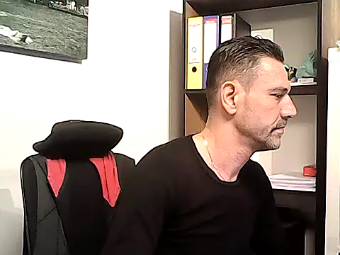 mastercharisma35 élő XXX-chatje