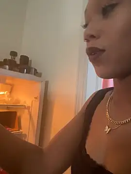 Tamiii420 Chat XXX in diretta