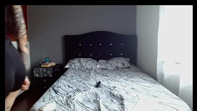 Emilia_1995's Live XXX Chat