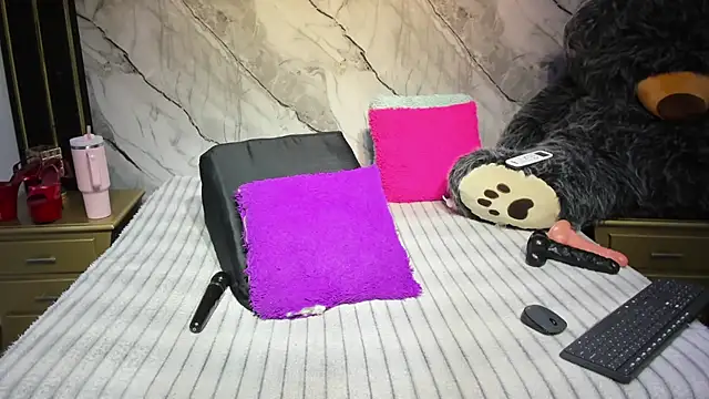 Niyirey1 Adlı Modelin Canlı XXX Sohbeti