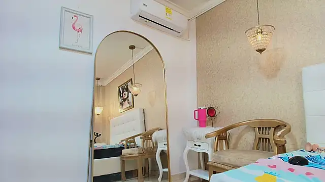 Miladiosa 现场XXX聊天