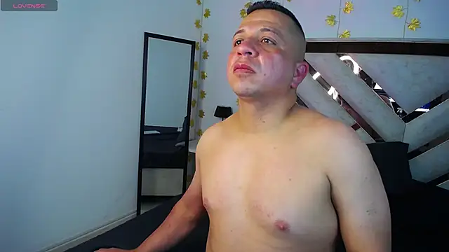 Show modela Thee_Rockk na web-kameri