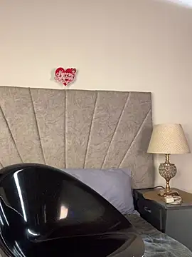 Val12777 Chat XXX live