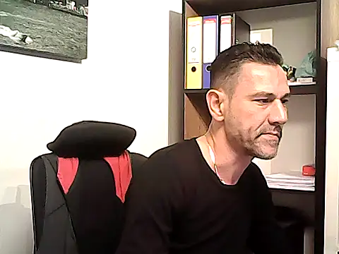 mastercharisma35のライブXXXチャット