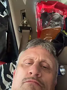 prekumstud: διαδικτυακό σόου στην κάμερα