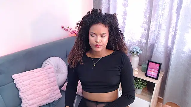 Amelia_bss Adlı Modelin Canlı XXX Sohbeti