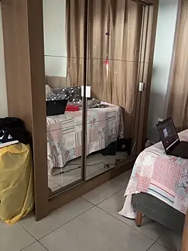 Chat +18 de vivicortez ao vivo