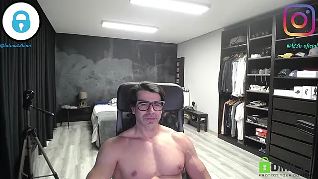 latinoo23bom Adlı Modelin Canlı XXX Sohbeti