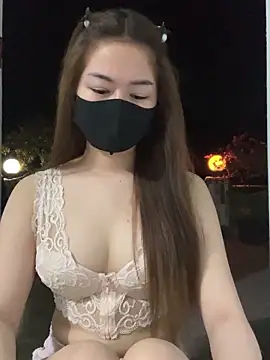 BabyThree_ Adlı Modelin Canlı XXX Sohbeti