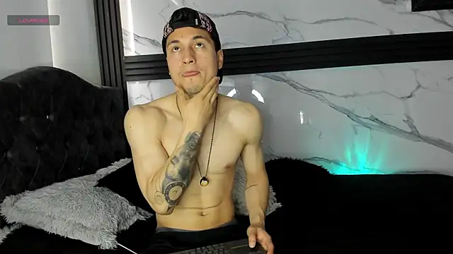 ThiagoFerrero_Hot: διαδικτυακό σόου στην κάμερα