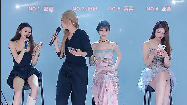 Fox_815 Adlı Modelin Canlı XXX Sohbeti