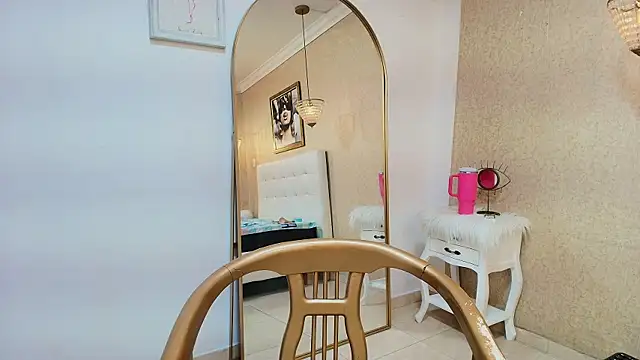 Miladiosa élő XXX-chatje