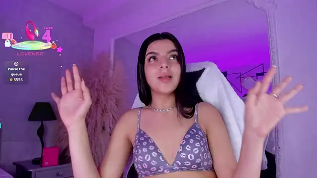 KarelyMitchel élő XXX-chatje