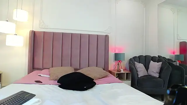 LiaTrainor Live XXX-Chat