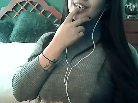 Онлайн чат XXX FallsForHerSmile