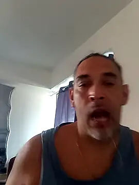 Big_vittollo: διαδικτυακό σόου στην κάμερα