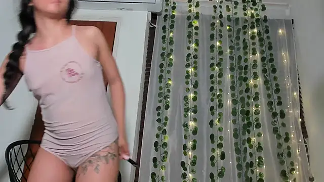 LittlePeach_ Chat XXX in diretta