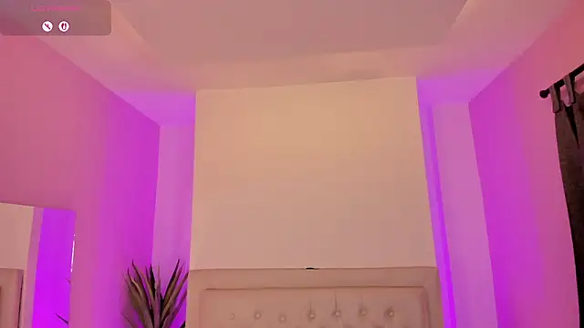 Chat +18 de nicolle_pierce ao vivo