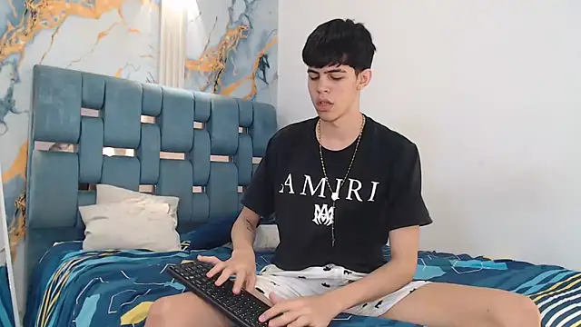 TWINKS_FRIENDS Adlı Modelin Web Kamerası Şovu