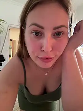 AlisaWhite Chat XXX in diretta