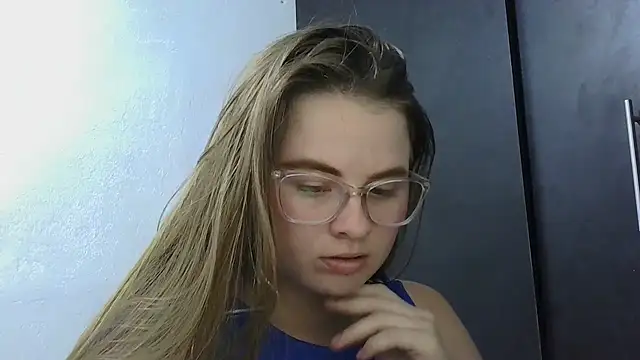 HellenMiyer1111 élő XXX-chatje