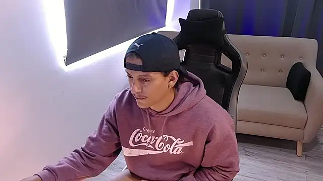 Liam_V Adlı Modelin Canlı XXX Sohbeti