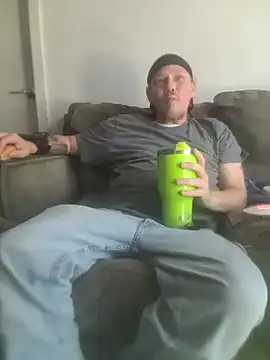 yourMasterisBored Show in webcam