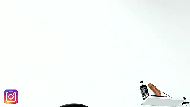 Kloe-squirts Chat XXX in diretta