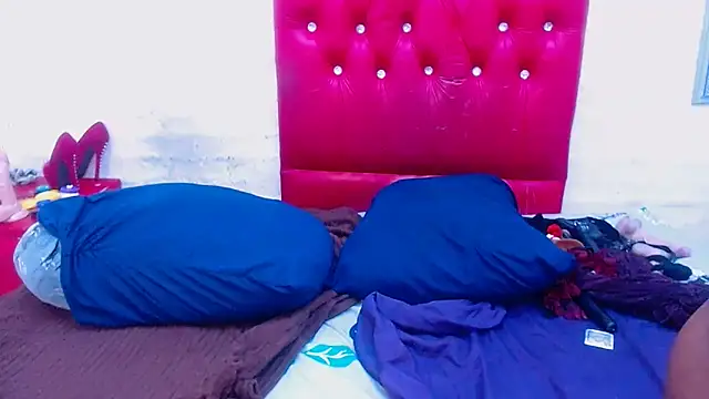 XSCARLETQUEENXX Adlı Modelin Canlı XXX Sohbeti