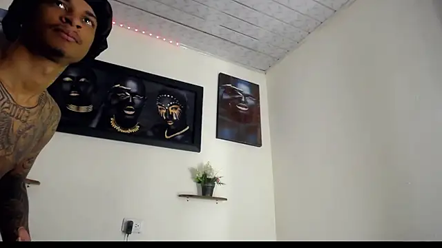 Tatoo_Noah webcam show