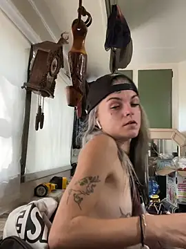 IttyBittyStonien Live XXX chat