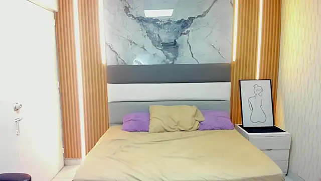 XXX chat uživo modela LEYNABRAUN