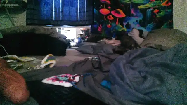 Pokazy przed kamerką – Fr4nk1eFFuxxx