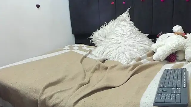 Evaaross_2345 live XXX chat