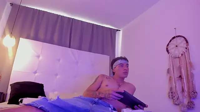 Thiago_2003_ live XXX chat