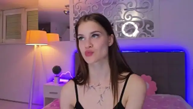 XXX chat uživo modela LuisaClover