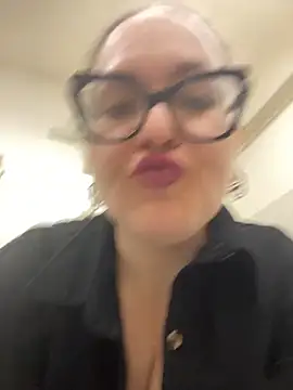 Bambol_yna Adlı Modelin Canlı XXX Sohbeti