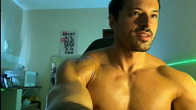 Lucasfit24 Adlı Modelin Canlı XXX Sohbeti