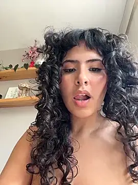 SugarTroubl33: διαδικτυακό σόου στην κάμερα