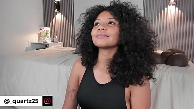 Zafiiraa Chat XXX in diretta