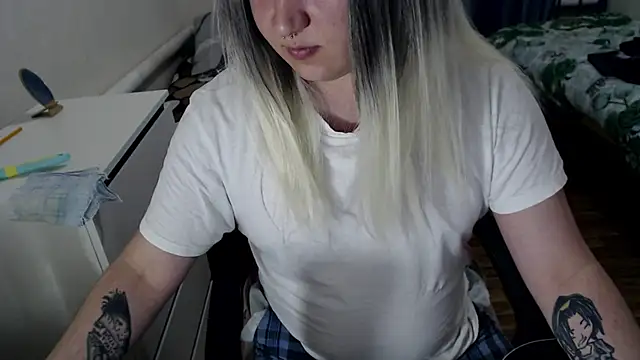 EvaMiron: διαδικτυακό σόου στην κάμερα