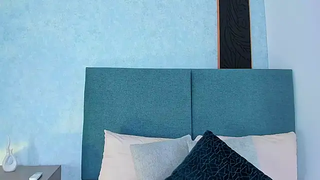 Laura_Ivy Live XXX-Chat