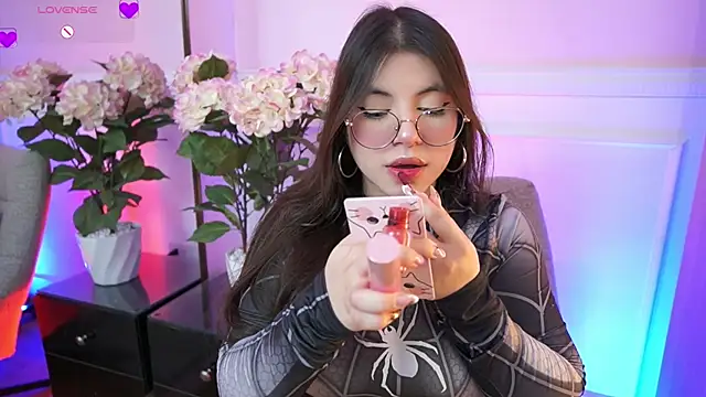 دردشة MilaCrave الجنسية المباشرة