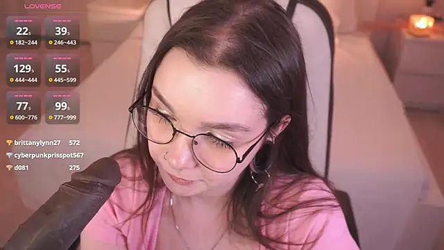 XXX chat uživo modela Ooops_Boobss