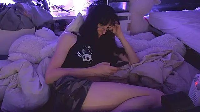 CeriseLapine Chat XXX in diretta