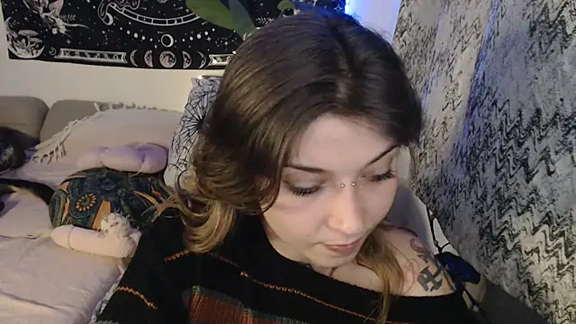 AlienforTwenty live XXX chat