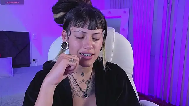 _sharlotte777's Live XXX Chat