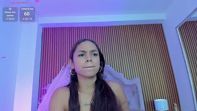 CarolineFyreのライブXXXチャット