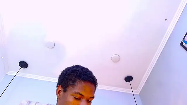 Santiago_Ortiz_ Adlı Modelin Canlı XXX Sohbeti