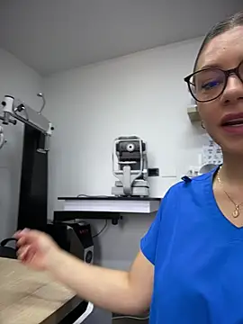 XXX chat uživo modela alicee16